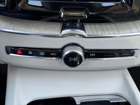 Used 2023 Volvo XC60 T8 Ultimate w/ Climate Package image 19