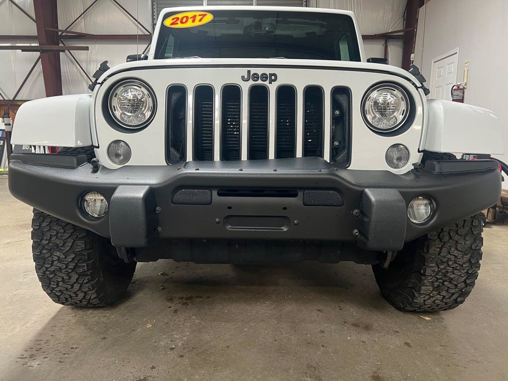 Used 2017 Jeep Wrangler Sahara AWD/4WD image 13