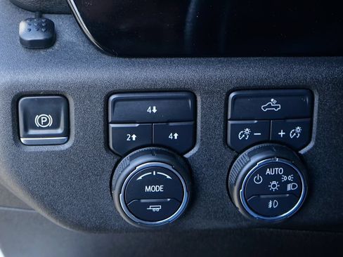Used 2025 Chevrolet Silverado 3500 LT w/ Convenience Package AWD/4WD image 13