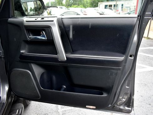 Used 2016 Toyota 4Runner SR5 image 39