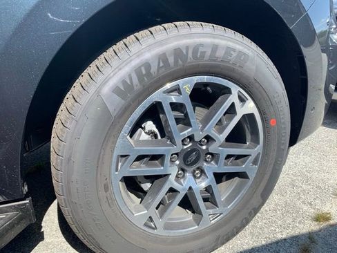 New 2025 Ford Expedition Active image 30