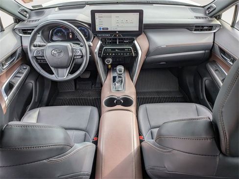 Used 2024 Toyota Venza Limited image 28