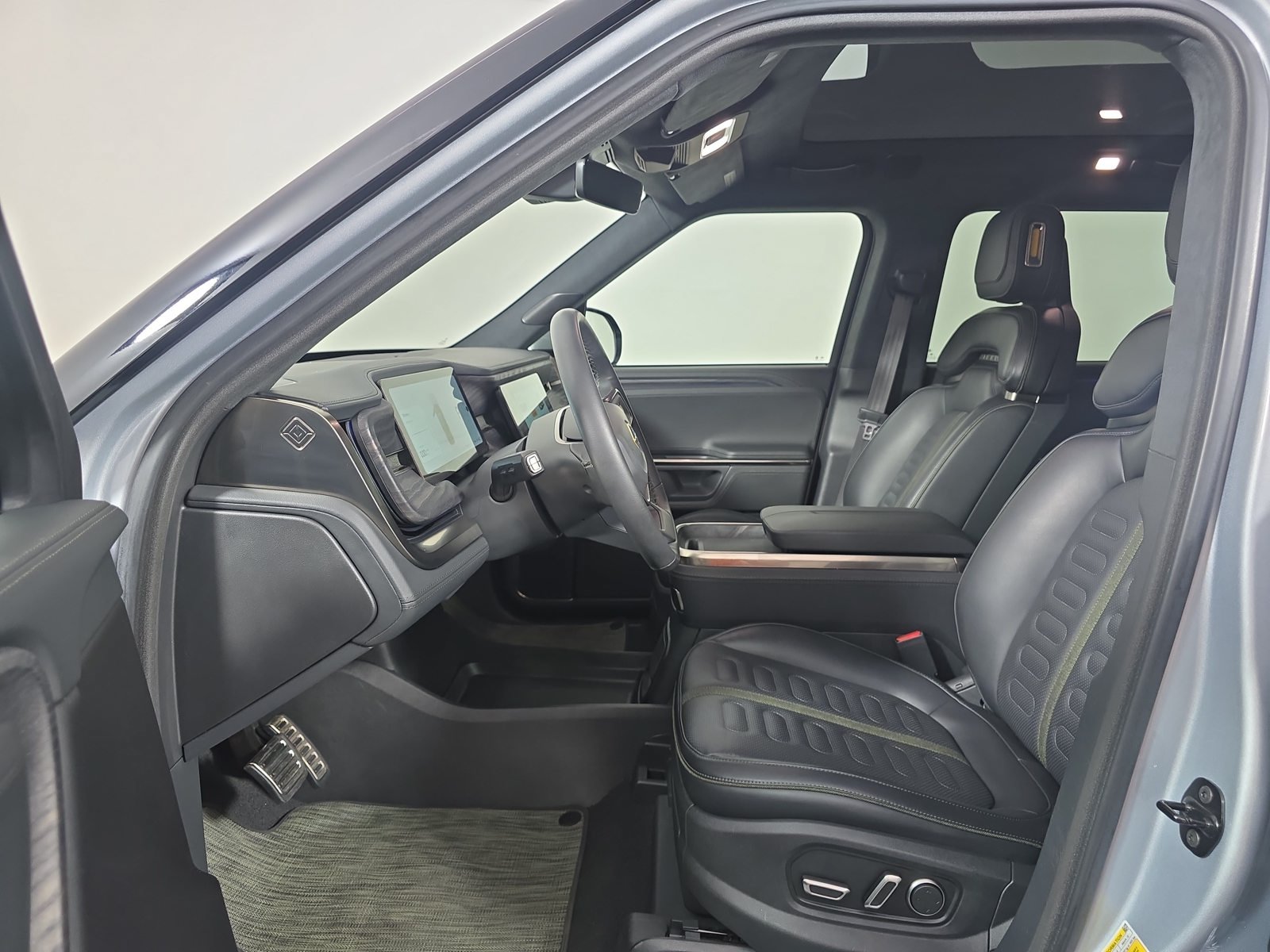 Used 2024 Rivian R1S Adventure Dual AWD/4WD image 20