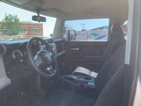 Used 2007 Toyota FJ Cruiser 4WD image 11