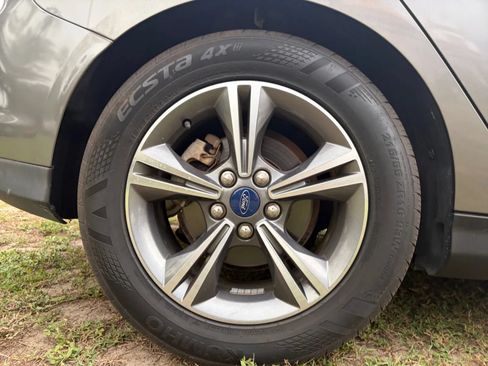 Used 2014 Ford Focus SE w/ SE Sport Package FWD image 23