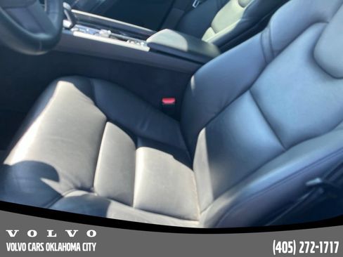 Used 2024 Volvo XC60 B5 Plus w/ Protection Package Premier AWD/4WD image 9