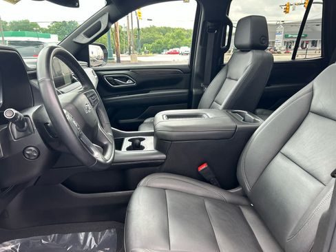 Used 2023 Chevrolet Tahoe Z71 w/ Luxury Package AWD/4WD image 4