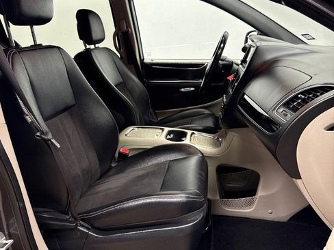 Used 2019 Dodge Grand Caravan SXT FWD image 27