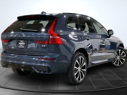 Certified 2025 Volvo XC60 B5 Plus image 3
