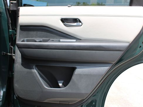 Used 2025 Nissan Pathfinder SL AWD/4WD image 45