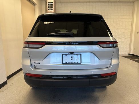 Used 2023 Jeep Grand Cherokee Altitude AWD/4WD image 19