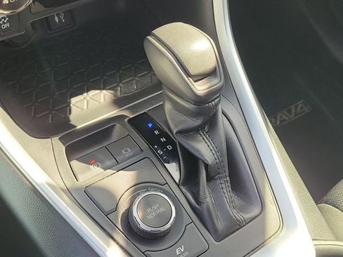 Used 2019 Toyota RAV4 LE image 25