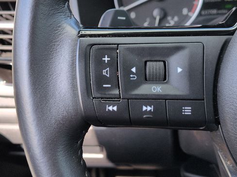 Used 2023 Nissan Rogue SL w/ SL Premium Package FWD image 18