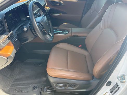 Used 2025 Toyota Crown Signia AWD/4WD image 10