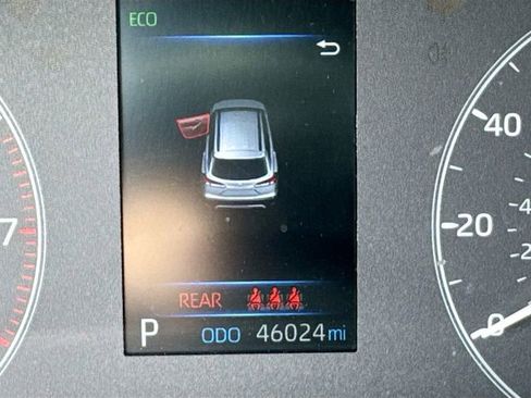 Used 2023 Toyota Corolla Cross AWD Hybrid image 12