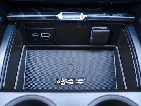 Used 2023 GMC Yukon Denali w/ Denali Reserve Package image 18