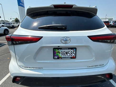 Used 2022 Toyota Highlander Limited AWD/4WD image 4