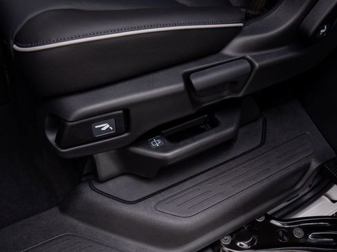 Certified 2026 Honda Odyssey Touring image 17