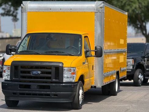Used 2022 Ford E-350 and Econoline 350 Super Duty RWD image 10