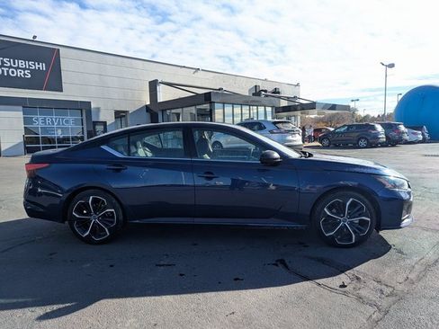 Used 2024 Nissan Altima 2.5 SR image 2