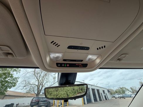 Used 2022 GMC Acadia Denali w/ Denali Technology Package image 22