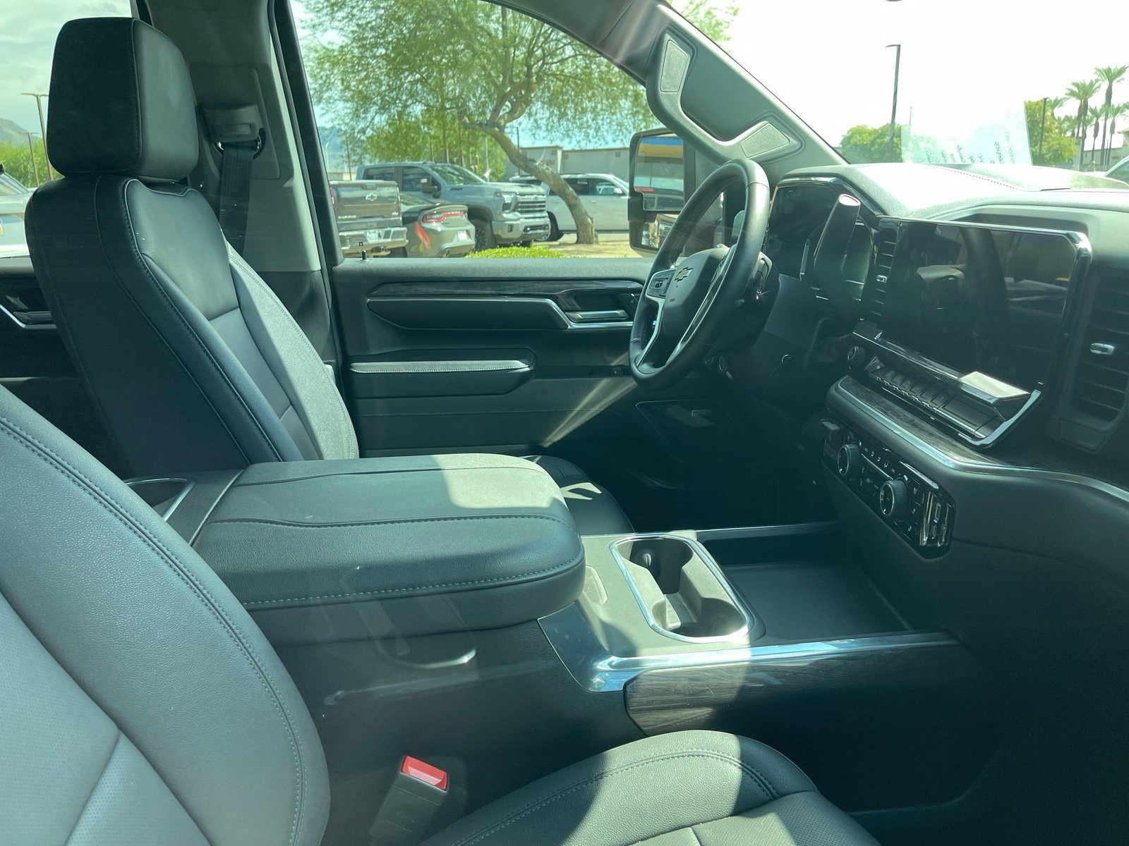 Used 2024 Chevrolet Silverado 2500 LTZ w/ LTZ Premium Package AWD/4WD image 6