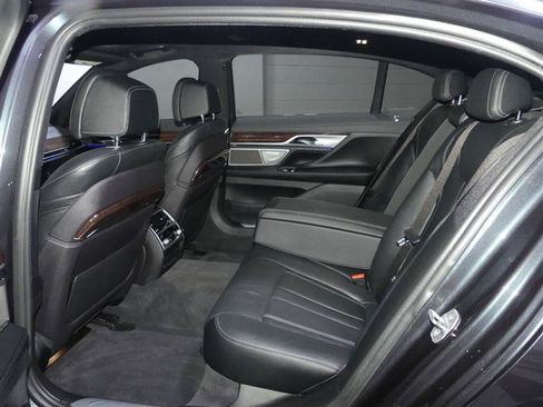 Used 2019 BMW 740i xDrive w/ M Sport Package AWD/4WD image 28