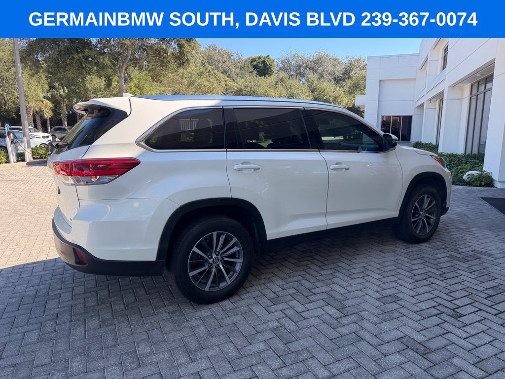 Used 2019 Toyota Highlander XLE FWD image 11