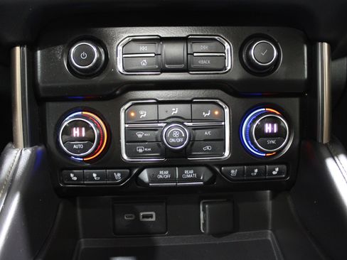 Used 2021 Chevrolet Tahoe High Country w/ Premium Package image 22