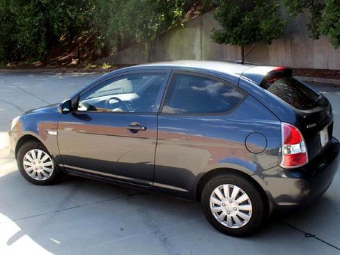 Used 2011 Hyundai Accent GS image 3