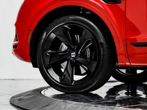 Used 2019 Bentley Bentayga image 97