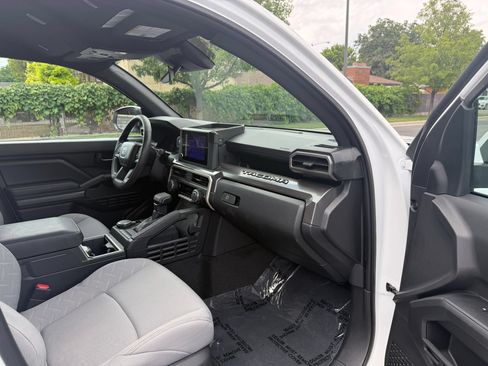 Used 2024 Toyota Tacoma SR5 AWD/4WD image 29