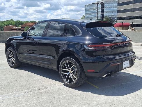 Used 2025 Porsche Macan image 3