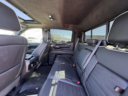 Used 2023 GMC Sierra 1500 AT4X image 2