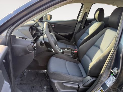 Used 2017 Toyota Yaris iA image 10