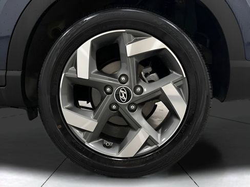Used 2025 Hyundai Venue Limited FWD image 28