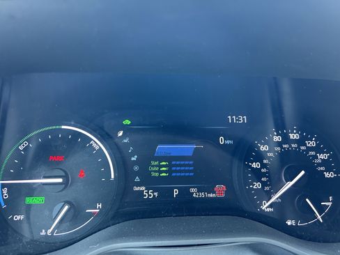 Certified 2025 Toyota Sienna XLE FWD image 25