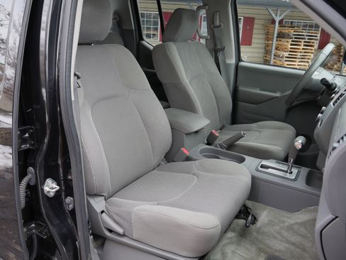 Used 2017 Nissan Frontier SV w/ Moonroof Package image 24