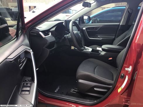 Used 2022 Toyota RAV4 LE FWD image 8