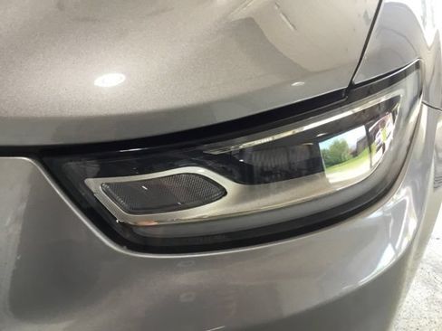 Used 2021 Chrysler Pacifica Touring-L FWD image 7