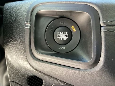 Used 2025 Jeep Wrangler Unlimited Sahara AWD/4WD image 24