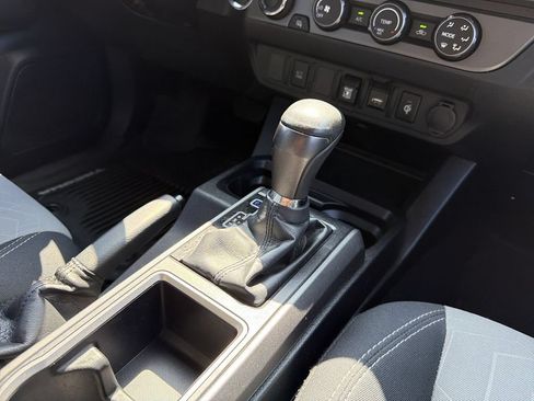 Used 2020 Toyota Tacoma TRD Off-Road AWD/4WD image 19