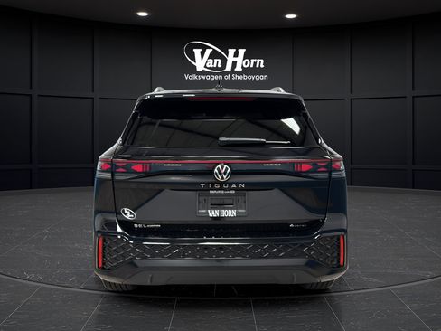 Used 2026 Volkswagen Tiguan SEL R-Line AWD/4WD image 6