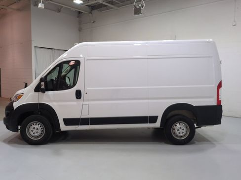 Used 2025 RAM ProMaster 2500 w/ Convenience Group FWD image 6