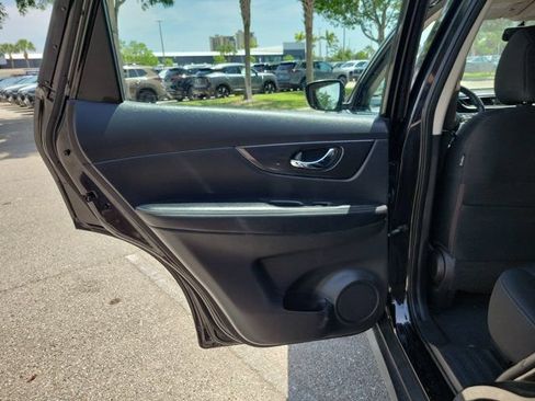 Used 2017 Nissan Rogue S FWD image 11