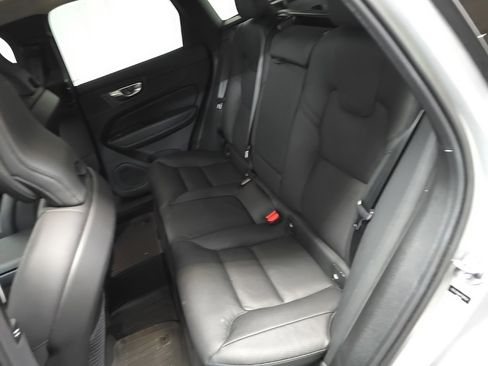 Used 2023 Volvo XC60 B5 Plus image 33