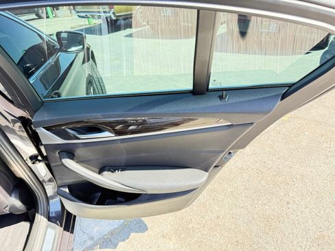 Used 2019 BMW 530e w/ Convenience Package image 19