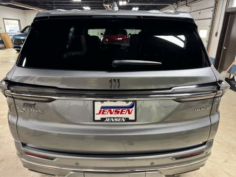 Certified 2025 Buick Enclave Avenir image 5