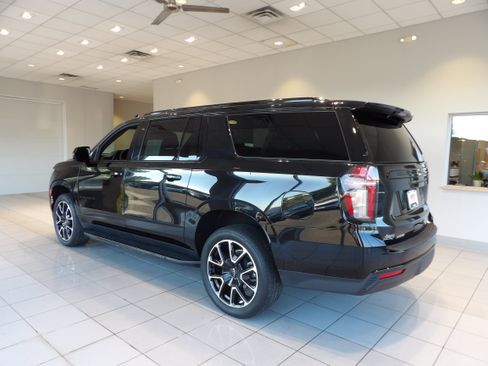 Used 2023 Chevrolet Suburban RST w/ Luxury Package AWD/4WD image 6