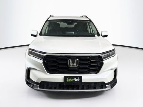 Used 2025 Honda Pilot Touring image 2